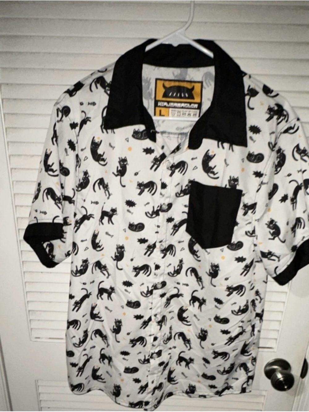 Men's White Short-Sleeve Cat Print Button-Down Shirt with Black Trim